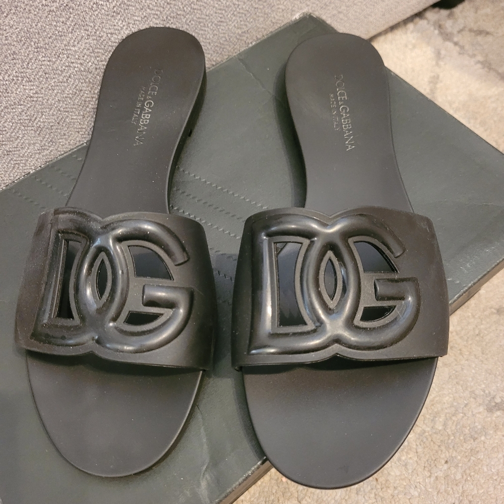 Authentic! Dolce & Gabbana Black Logo Slides